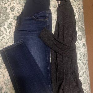 Chic Gray Cardigan and Blue Denim Jeans Set